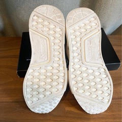 adidas nmd R1の画像
