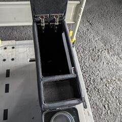 トヨタシエンタ用センターコンソールの画像