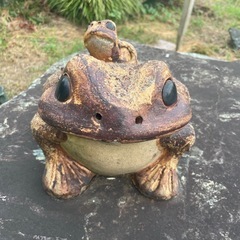 カエルの置物　石材