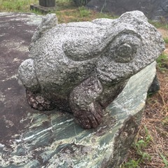 石材　かえる