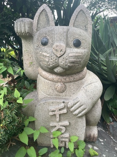 招き猫　石材