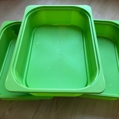 IKEAトロファストケース2つです