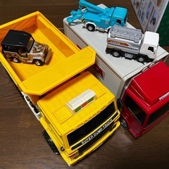 トミカ　キャリーカー、ダンプカーの画像