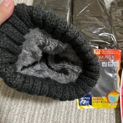 スリッパ、帽子、マスクセットの画像