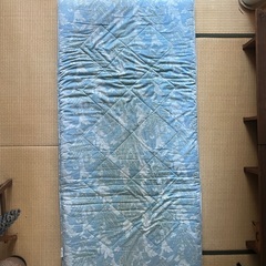 中古ブルー柄布団 100 x 210 cm
