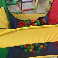 子供　おもちゃ　
ボールプールの画像