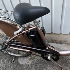 ブリヂストン  フロンティア②  　★両輪駆動　★回復充電　★ベルトドライブ　リチウムイオンバッテリーB200 6.2Ah 26インチ 3段 LED ゴールドの画像