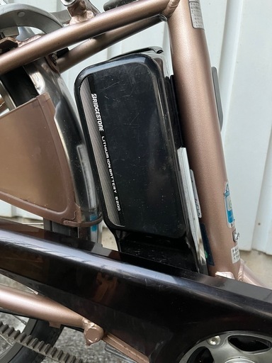 ブリヂストン  フロンティア②  　★両輪駆動　★回復充電　★ベルトドライブ　リチウムイオンバッテリーB200 6.2Ah 26インチ 3段 LED ゴールド