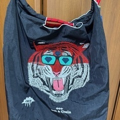 ボールアンドチェーンのバッグの画像