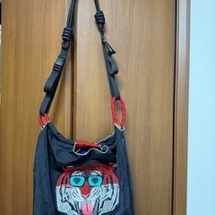 ボールアンドチェーンのバッグ