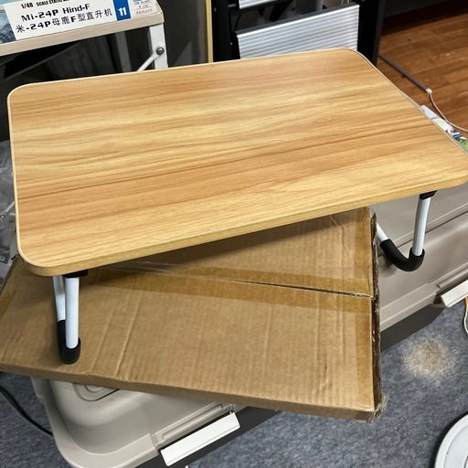 折りたたみテーブル。