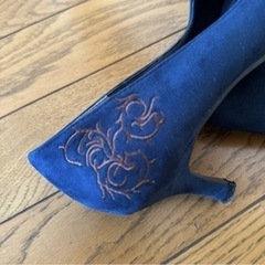 ネイビーヒール　刺繍の画像
