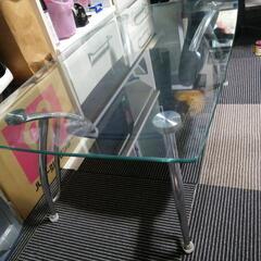 ガラステーブルの画像