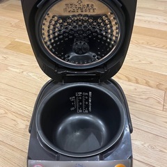 炊飯器(5合炊き)の画像