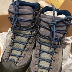 モンベルウィメンズ登山靴23.5