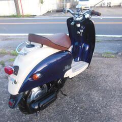 車種 YAMAHA　VINO　50（ビーノ）カスタム    走行表示距離　16638ｋｍ    ２サイクル　50ｃｃ    登録関係書類あり(廃車済み）    鍵　ヤマハ純正キー1本ありその１本で　すべて動作可能    カラー　ダークブルー    現在　エンジン　セル　キック両方にて始動可能    実働車になります。    走る　止まる　問題なく　動く車両で    スピードも　60km  メーターオーバーし　速いです。    ２スト原付ですので　現行4スト違いストレス無く    スタート等よく爽快に乗れまの画像