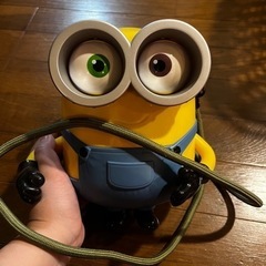 ミニオンのショルダー紐付入れ物
