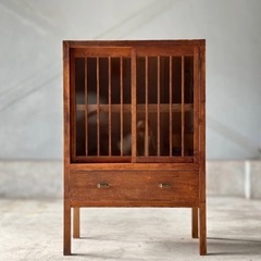 ☆バリ家具☆3段ガラス付きキャビネット