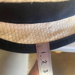 帽子のつばに縁布の裁縫の画像