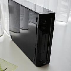 wii本体、コントローラ２つ、wiiボード、コード類