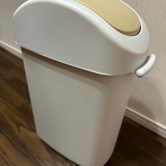 小さなゴミ箱　とっても便利　自宅保管ではありますが、きれいです