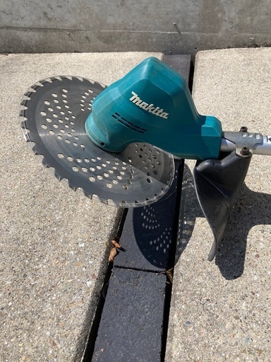 マキタ　　草刈り機　MUR185UD 18V 実働中古　本体のみ