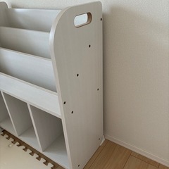 子供　絵本本棚　売りますの画像