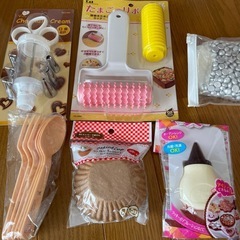 パン製造機とケーキ作りの容器の画像