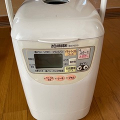 パン製造機とケーキ作りの容器の画像