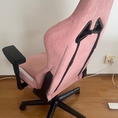 ゲーミングチェア　ピンクの画像