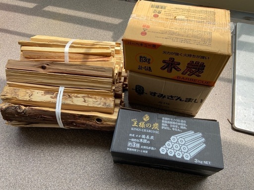 薪 まき ×2束、木炭３箱。　キャンプ、バーベキュー、BBQ