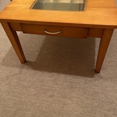 おしゃれなコレクションテーブル