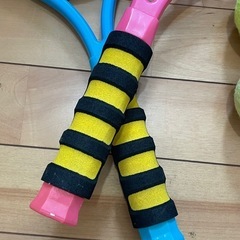 子供から大人まで使える！　テニスラケット2本　硬式ボール2個の画像