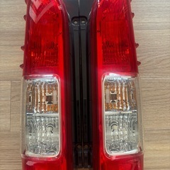 ハイエース　純正テールランプ　7型　美品　新車から1ヶ月外しています。 ハイエース 純正テールランプ 7型 美品 新車から1ヶ月外しています。