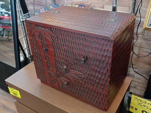 鎌倉彫り　小引き出し　レトロ　アンティーク　笹　竹　ミニ箪笥　工芸品　サイズ（約）幅33×奥21×高29.5　　■近隣配送無料 買取GO‼　栄和店