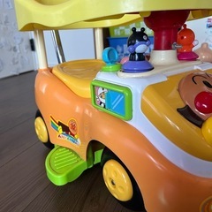 アンパンマンの乗り物遊具の画像