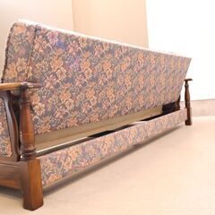 Karimoku(カリモク家具)のCOLONIAL(コロニアル)シリーズ カントリースタイルのソファーベッドです。来客や別荘などで活躍する便利な3人掛けソファー！！の画像