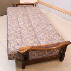 Karimoku(カリモク家具)のCOLONIAL(コロニアル)シリーズ カントリースタイルのソファーベッドです。来客や別荘などで活躍する便利な3人掛けソファー！！の画像