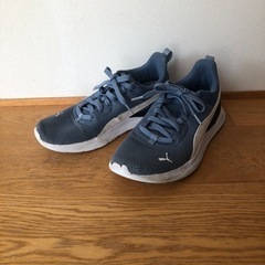 PUMA  スニーカー　26.5センチ