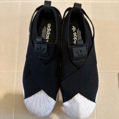 adidasスニーカーの画像