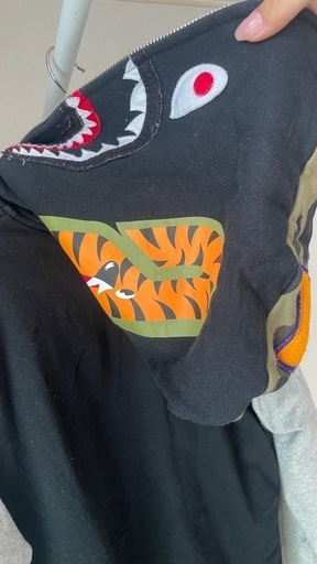 A BATHING APE シャークパーカー