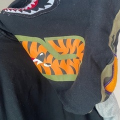 A BATHING APE シャークパーカーの画像