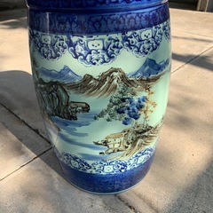 磁器傘立て？の画像