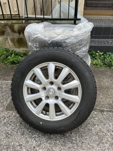 車のパーツ タイヤ、ホイール