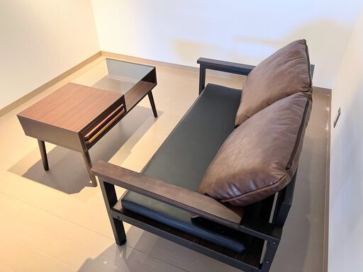 【引き取り限定】モダンな2人掛けソファ＆コーヒーテーブルセット - 美品