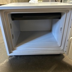 小型の耐火金庫の画像