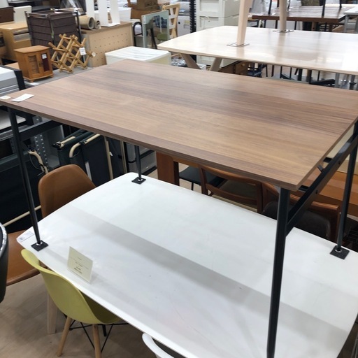 ベンチがついたダイニング4点セットのご紹介です