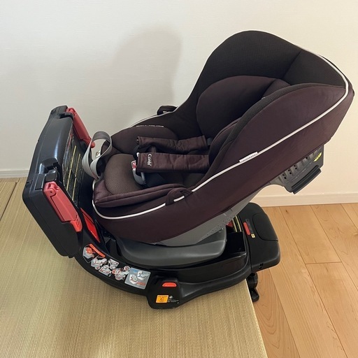 Combi チャイルドシート ブラック/ブラウン　ゼウスターンユーロ Combi チャイルドシート ブラック/ブラウン ゼウスターンユーロ