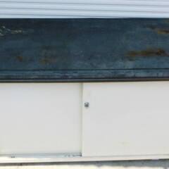 【　直接引取り限定　】TAKUBO　物置　高さ111×幅185×奥行81㎝　収納庫　2枚扉　倉庫　棚付き　タクボ物置の画像