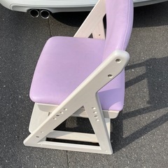 子供用学習椅子の画像